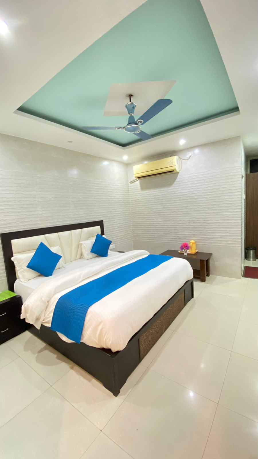 Hotel Gangotri-Super deluxe Room